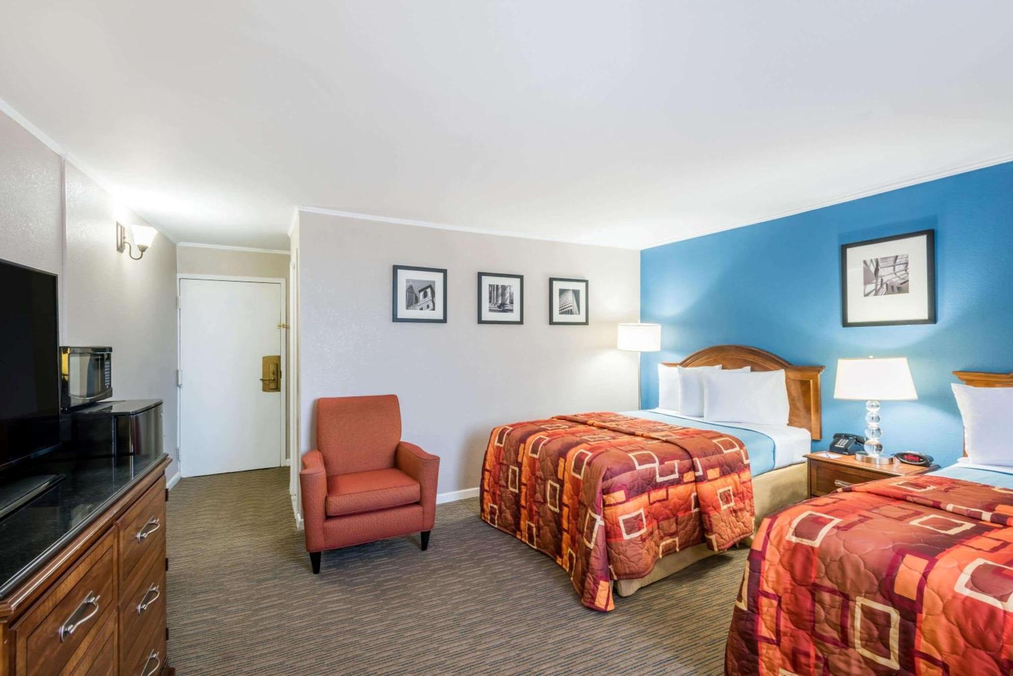Travelodge By Wyndham אברדין מראה חיצוני תמונה